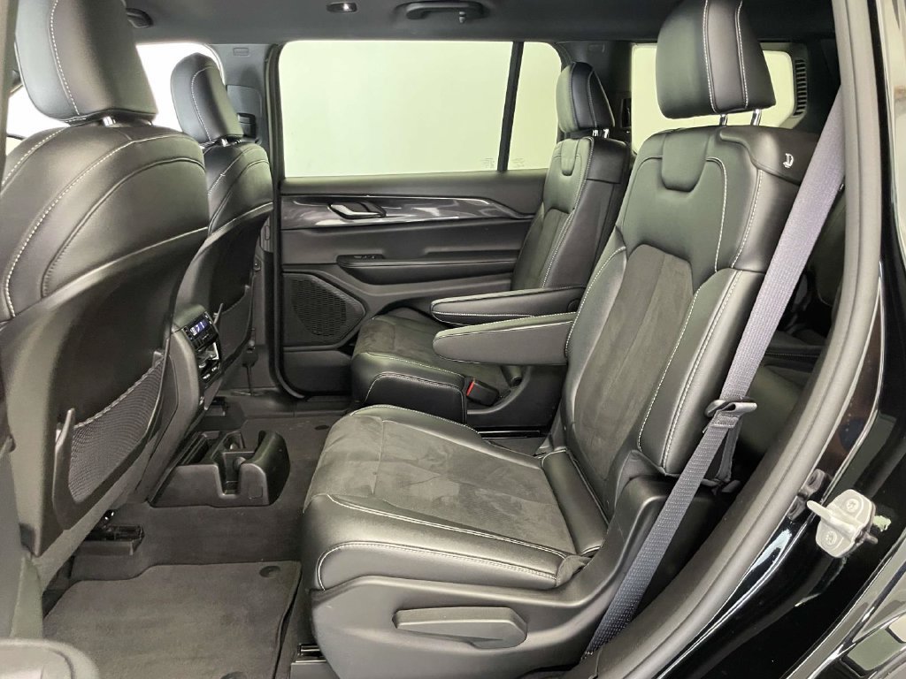 Used 2023 Jeep Grand Cherokee L Laredo AWD/4WD image 16