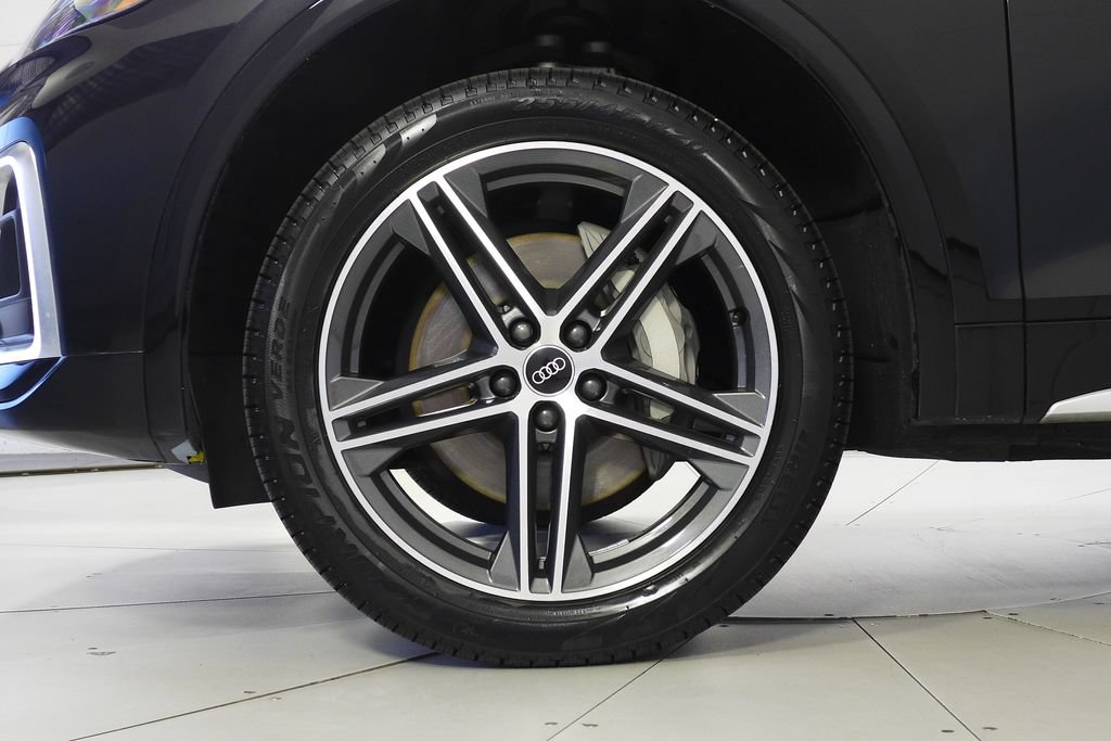 Used 2023 Audi Q5 e Premium w/ Convenience Package AWD/4WD image 5