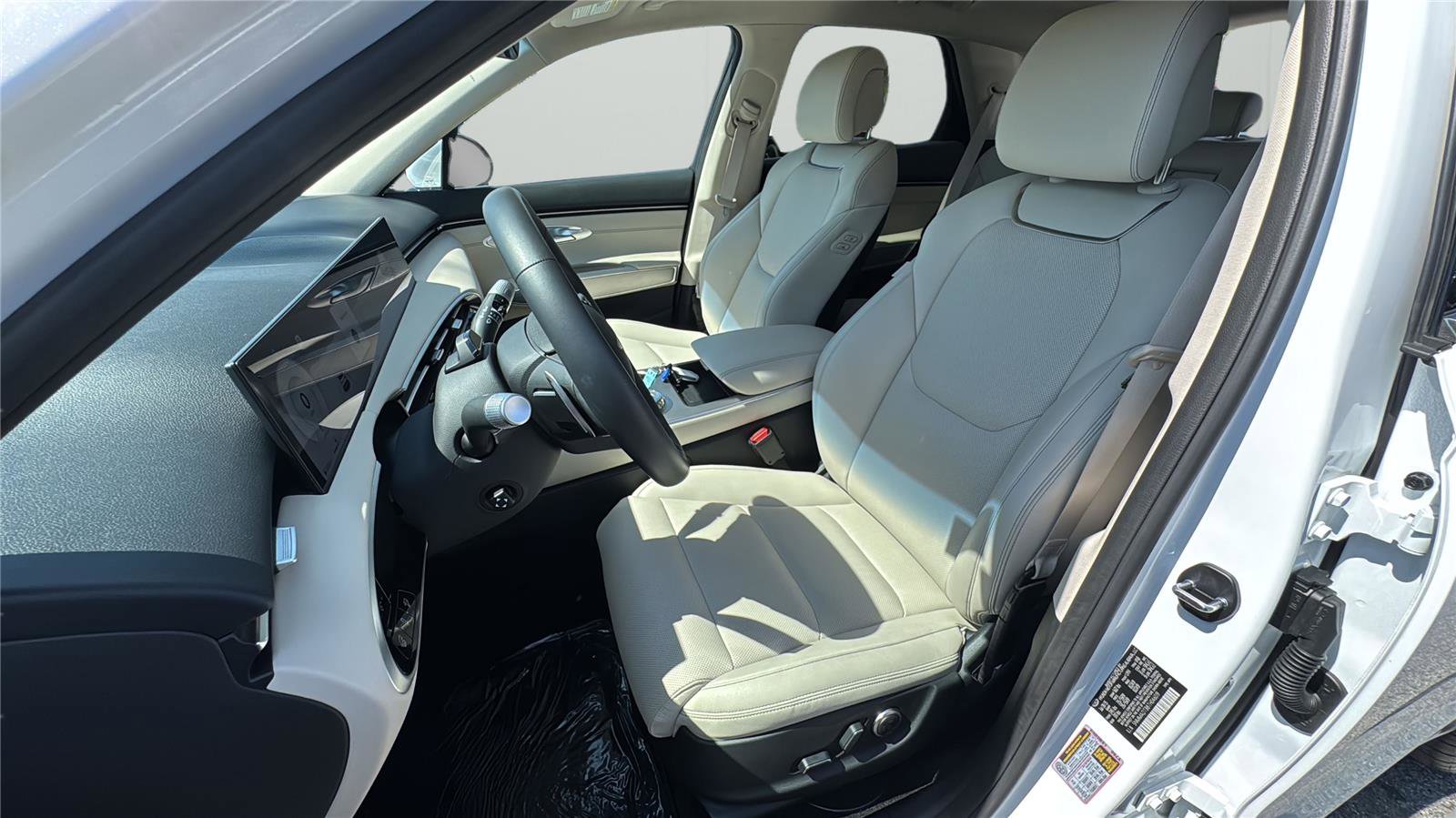 Used 2026 Genesis GV70 2.5T Select image 10