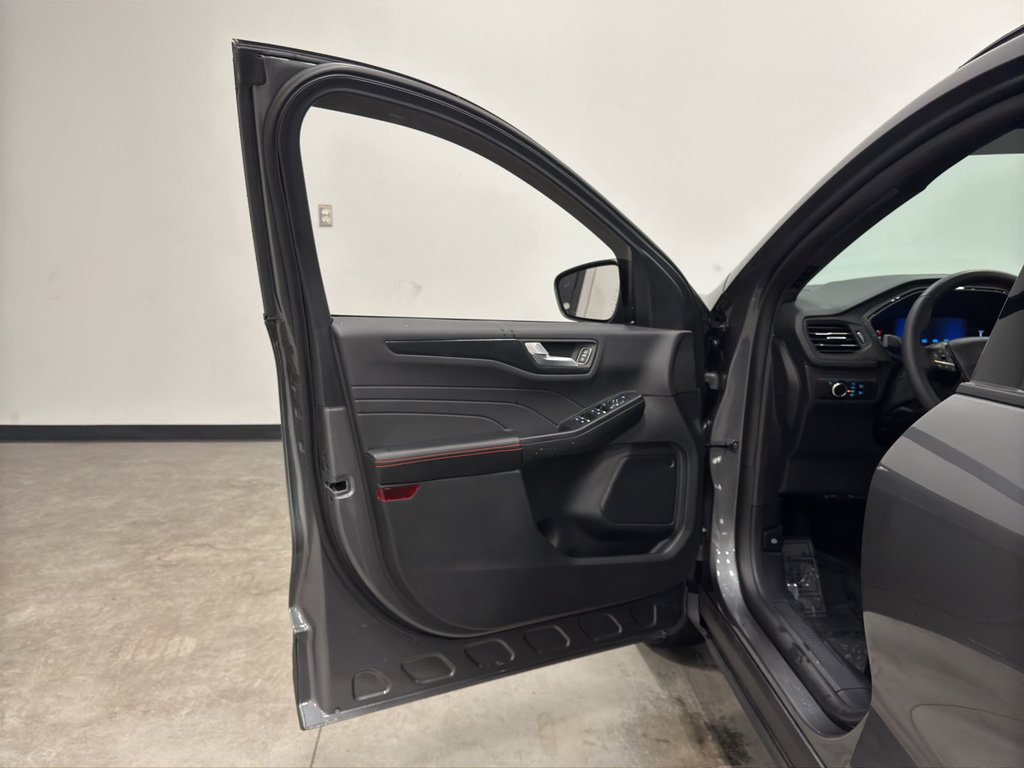 Used 2025 Ford Escape ST-Line w/ Tech Pack #1 image 9