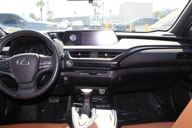 Used 2019 Lexus UX 200 FWD image 10