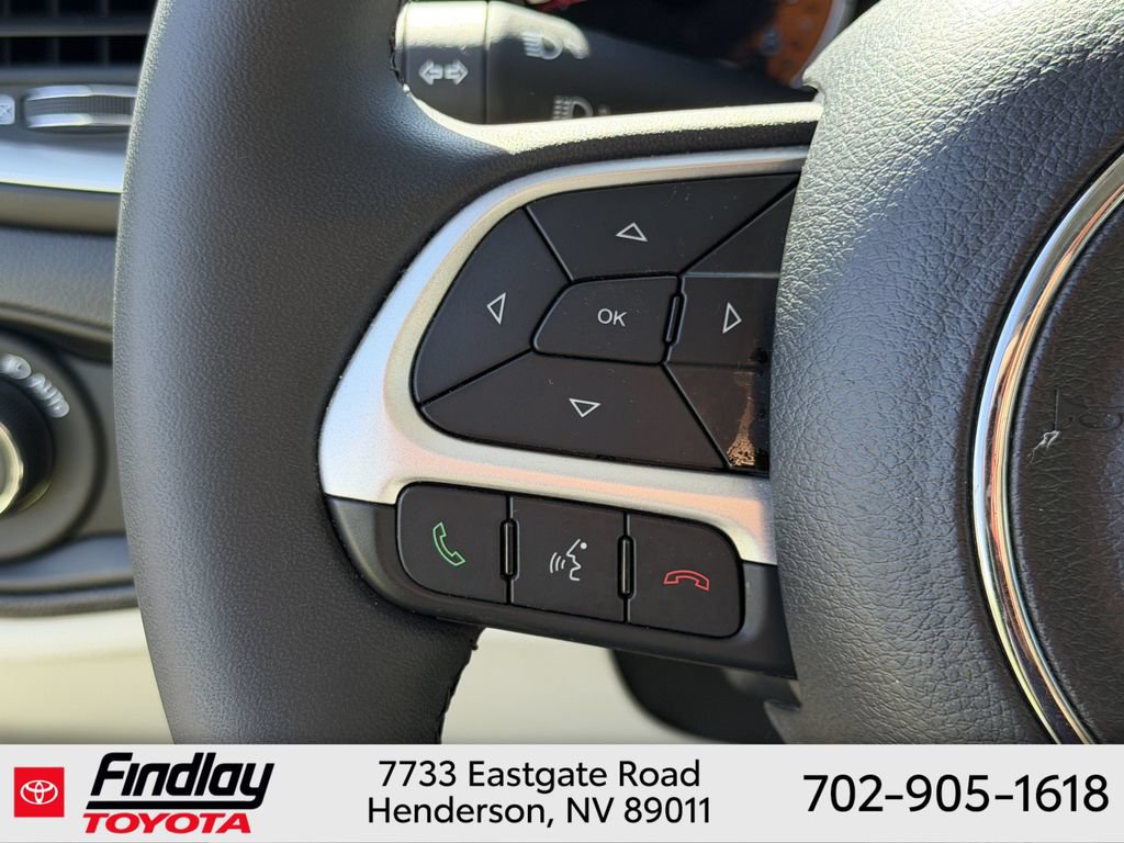 Used 2018 Jeep Renegade Latitude AWD/4WD image 25