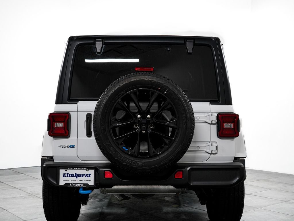 Used 2023 Jeep Wrangler Unlimited Sahara w/ Cold Weather Group AWD/4WD image 6