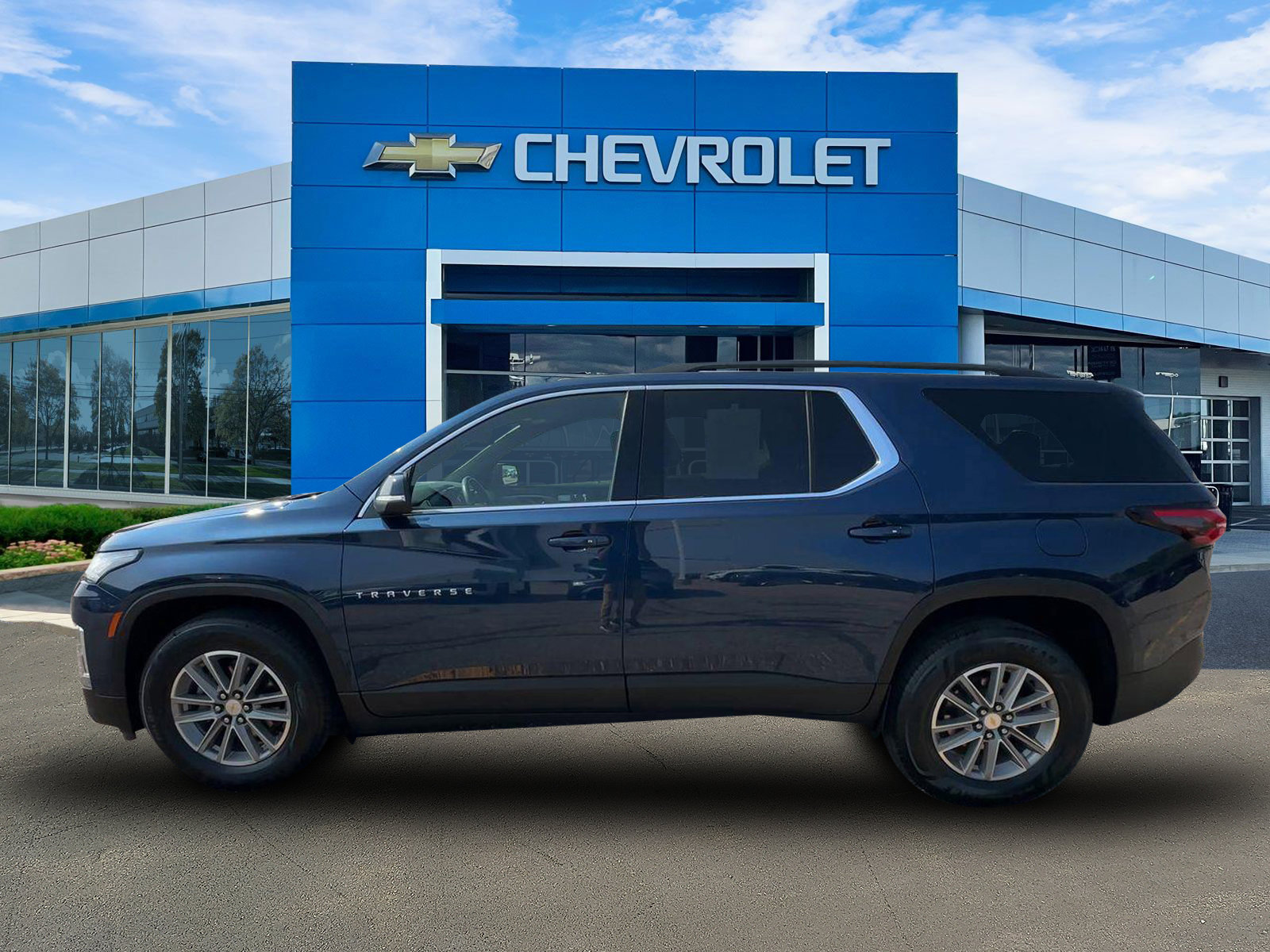 Used 2022 Chevrolet Traverse LT image 7