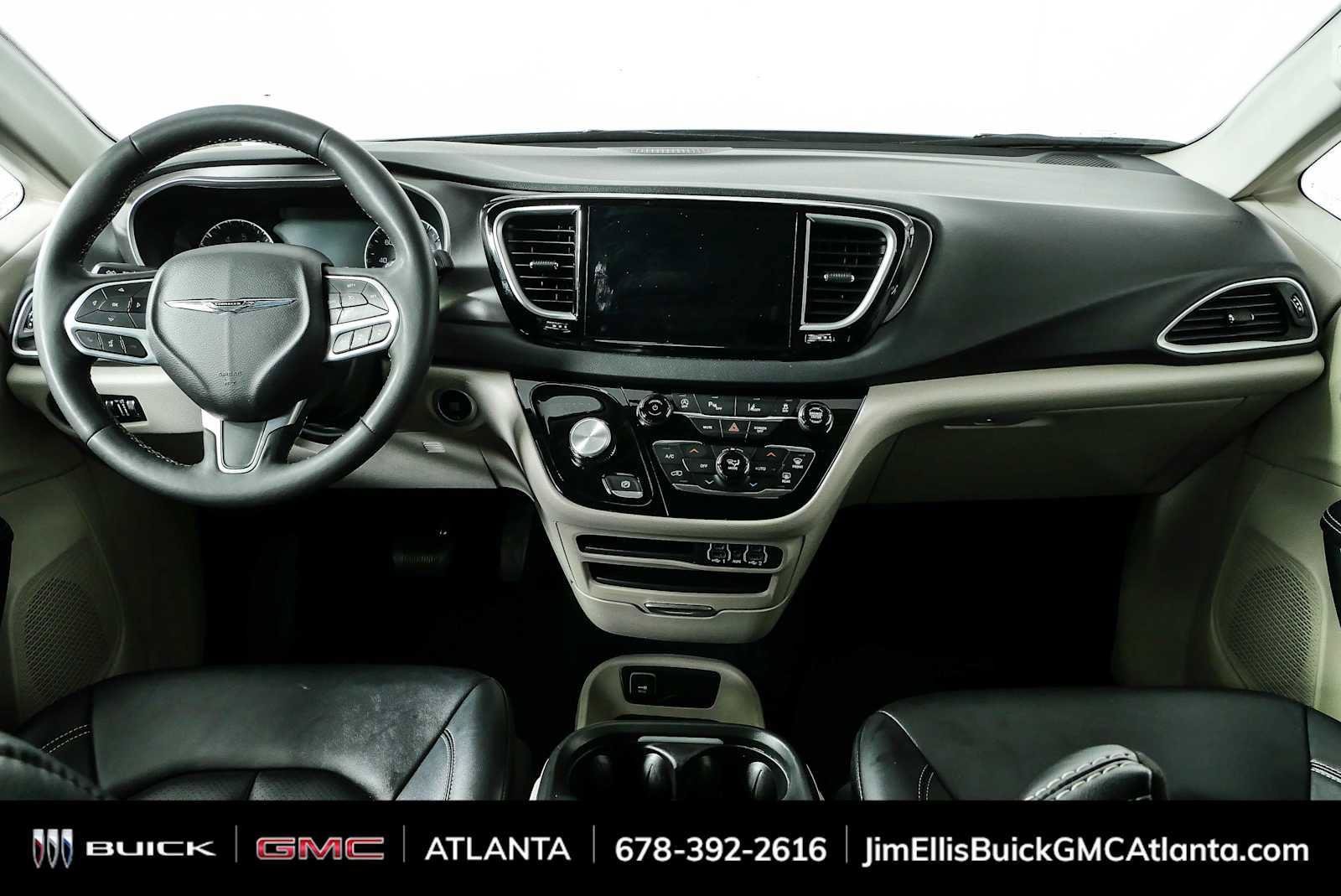 Used 2024 Chrysler Pacifica Touring-L FWD image 18