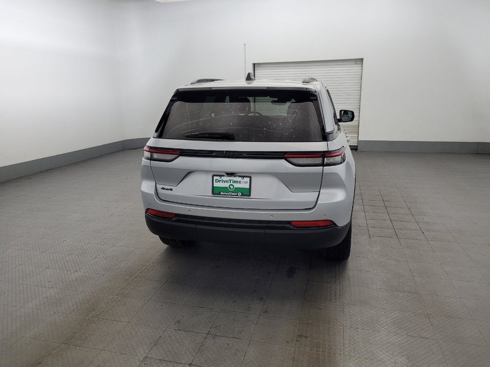 Used 2023 Jeep Grand Cherokee Altitude AWD/4WD image 7