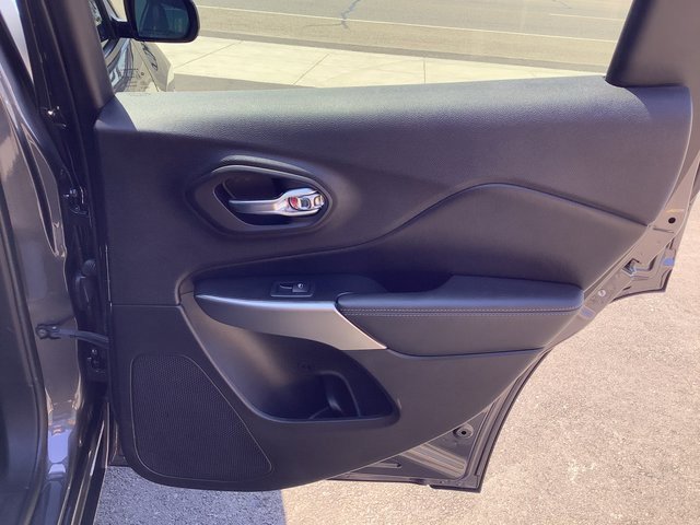 Used 2020 Jeep Cherokee High Altitude image 33