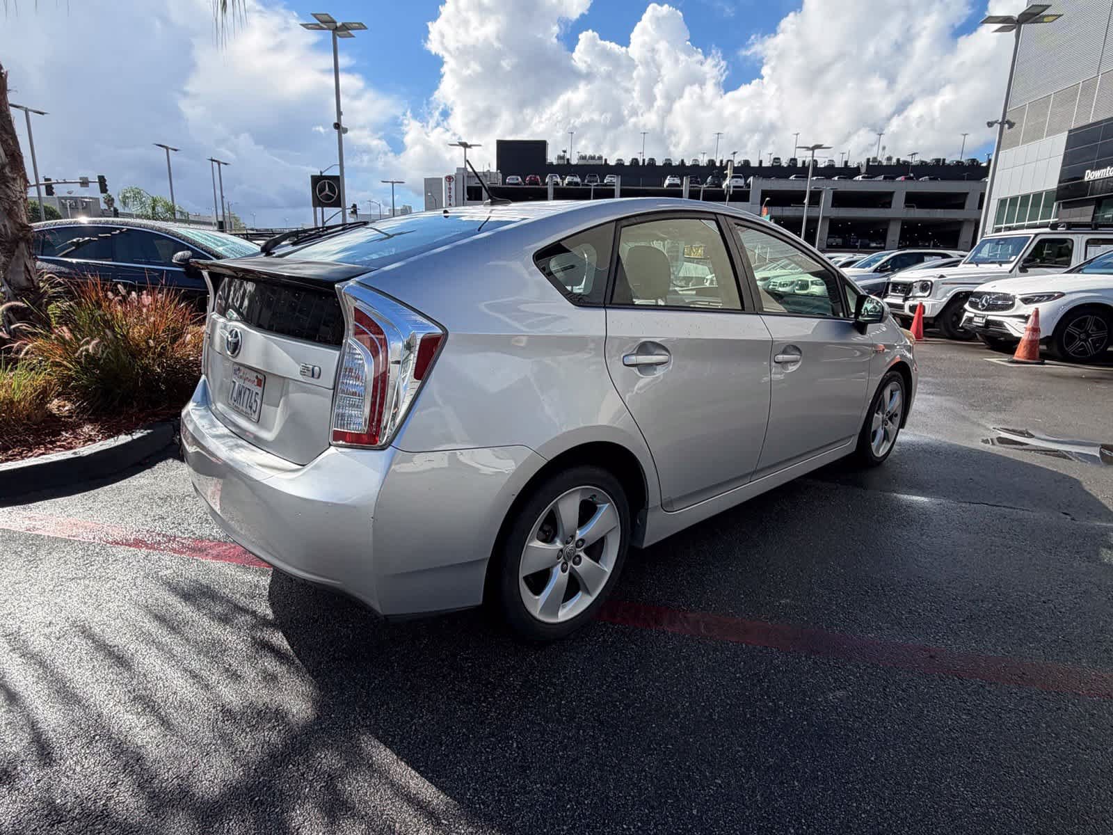 Used 2015 Toyota Prius Five FWD image 4