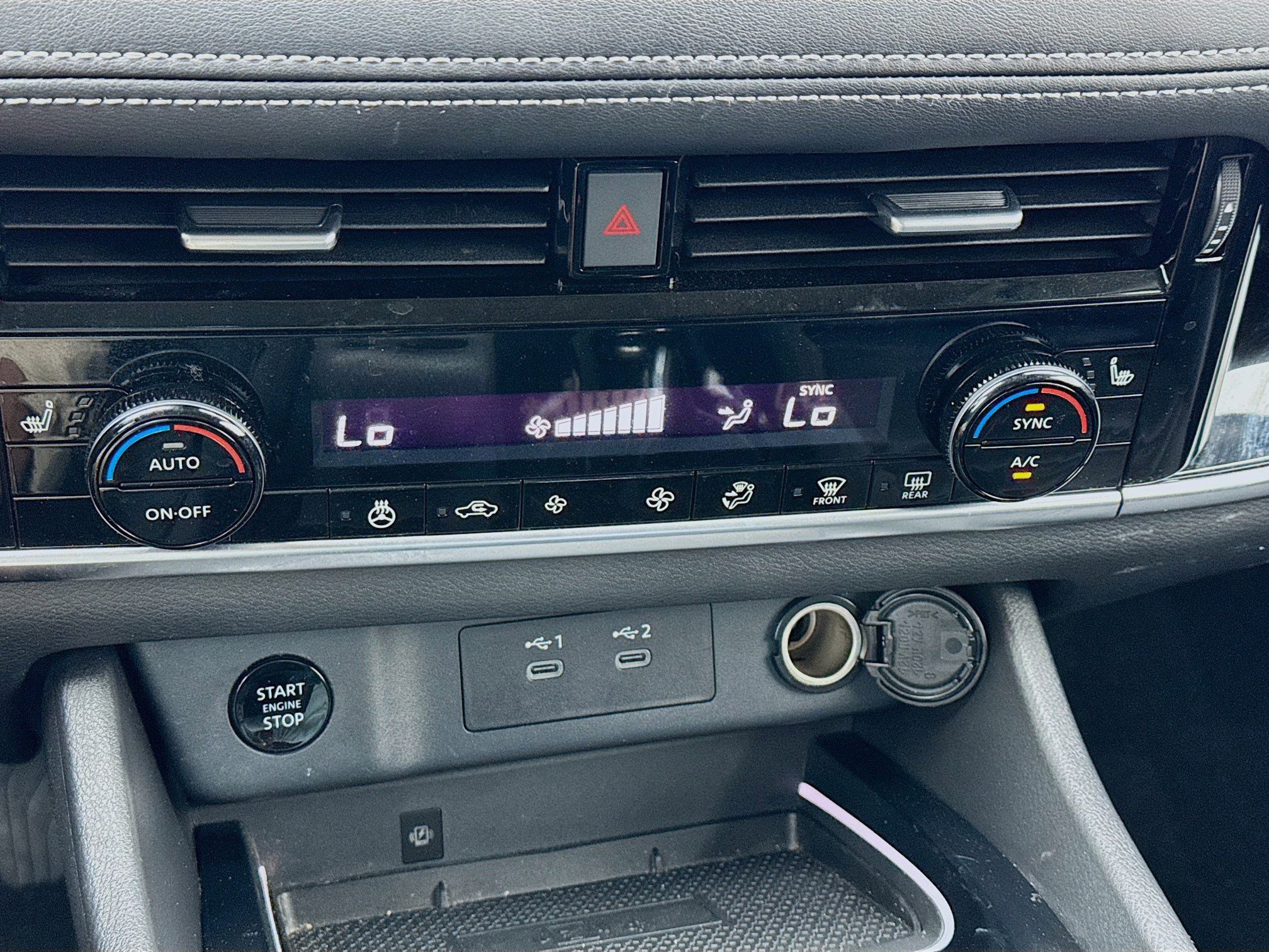 Used 2024 Nissan Rogue SL AWD/4WD image 12