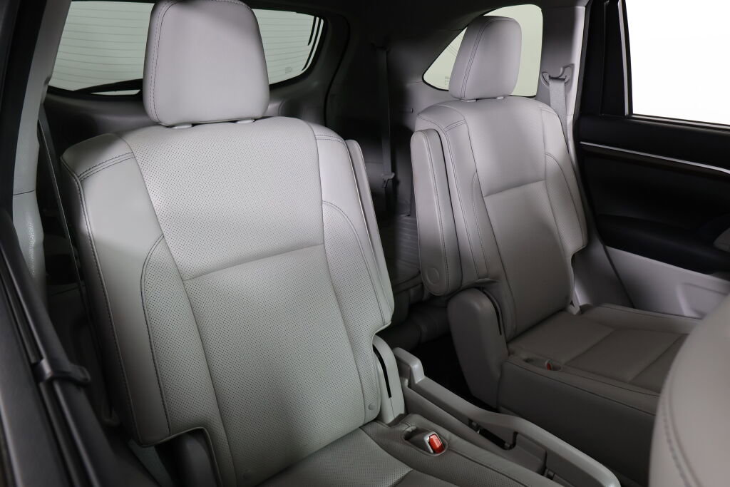 Used 2015 Toyota Highlander Limited image 22