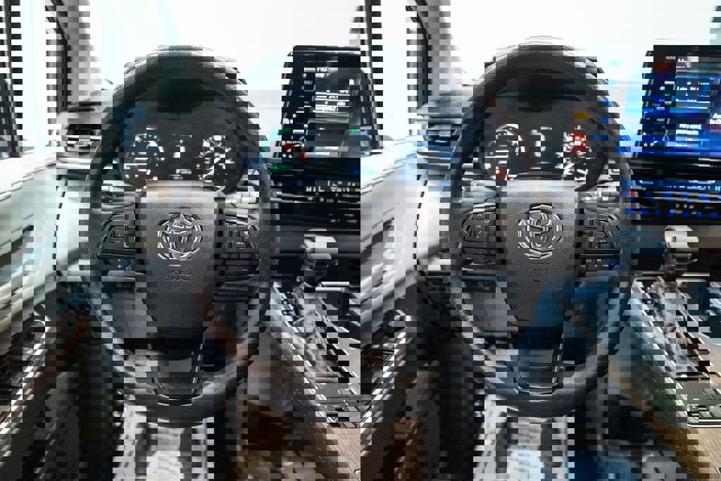 Used 2024 Toyota Sienna LE image 27