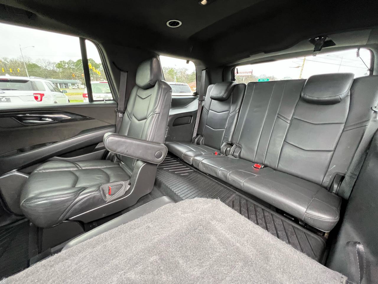Used 2018 Cadillac Escalade Platinum image 34