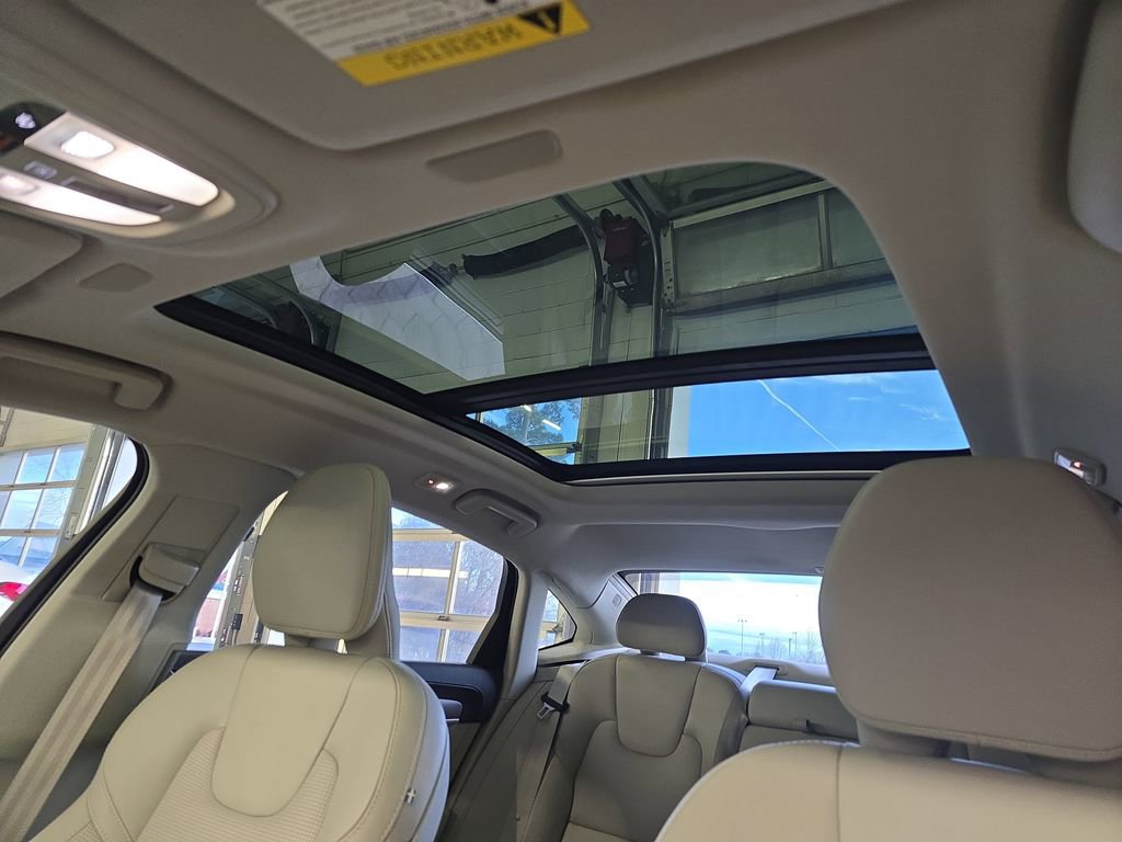 Used 2023 Volvo S90 B6 Ultimate w/ Protection Package Premier image 32