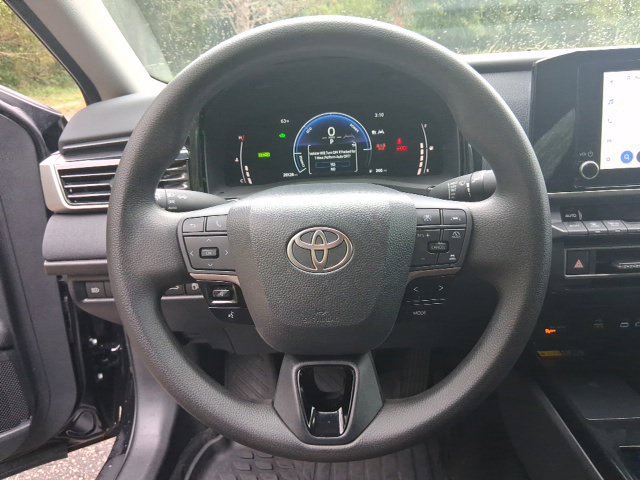 Used 2025 Toyota Camry LE FWD image 13