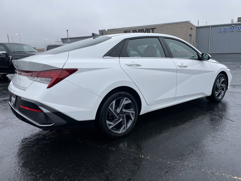 Used 2025 Hyundai Elantra SEL image 4