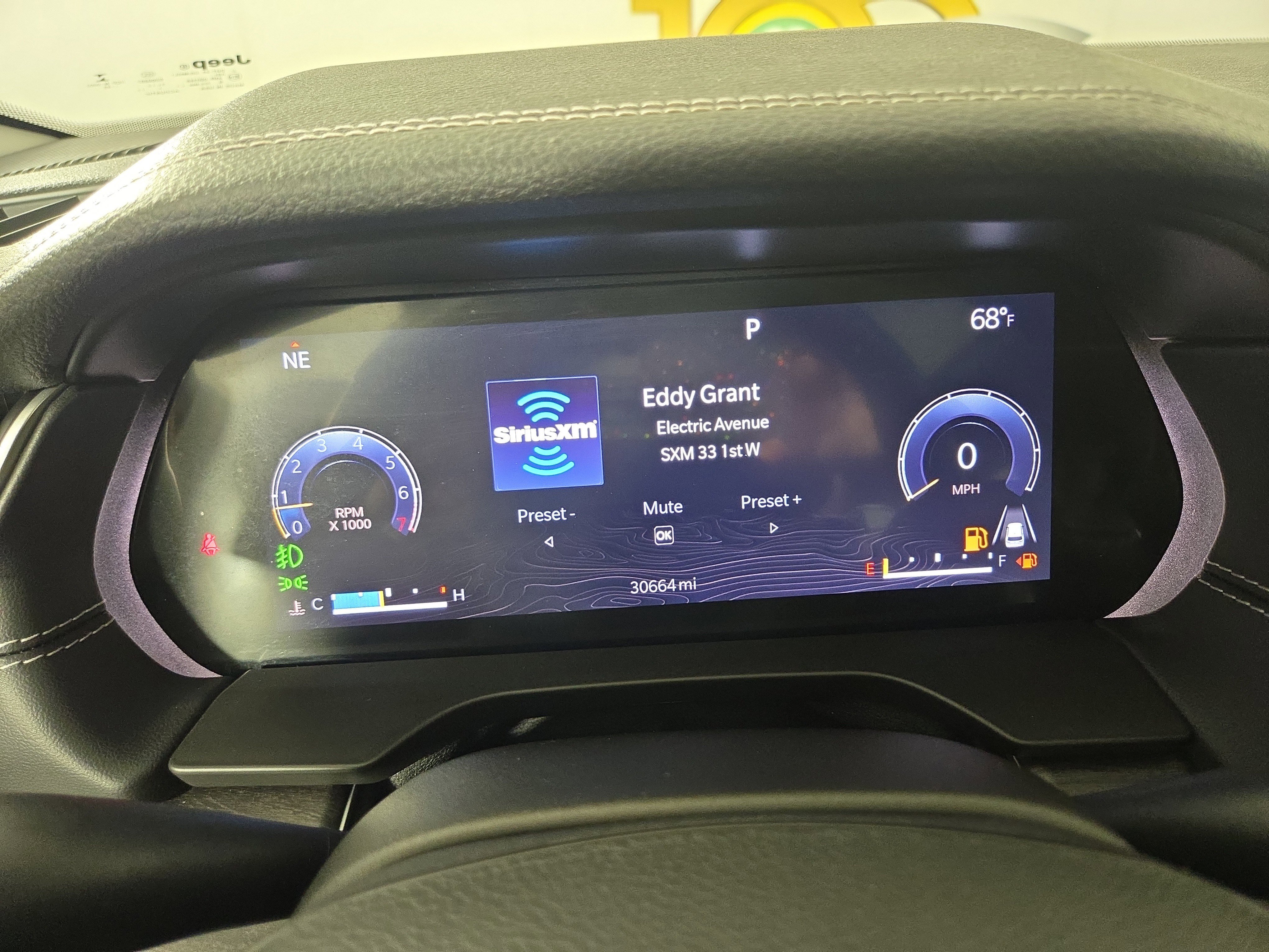 Used 2022 Jeep Grand Cherokee Limited AWD/4WD image 17