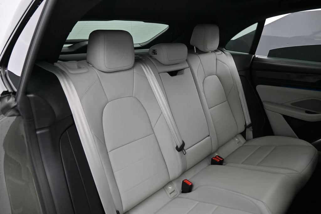 Certified 2025 Porsche Macan Turbo Electric AWD/4WD image 27