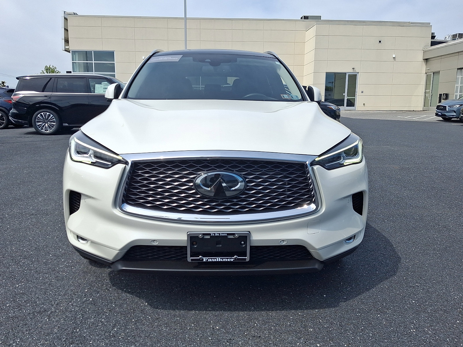 Used 2022 INFINITI QX50 Essential AWD/4WD image 2
