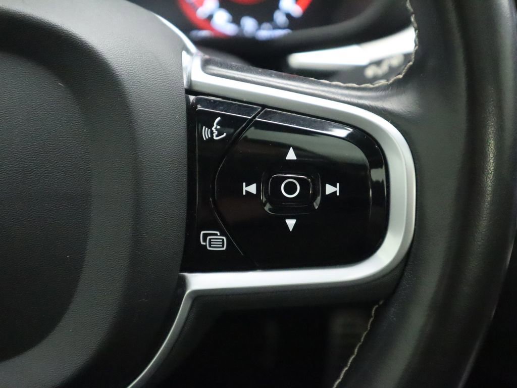 Used 2021 Volvo XC60 T5 R-Design w/ Protection Package Premier image 12