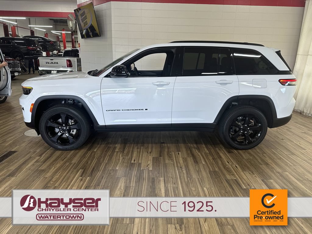 Certified 2023 Jeep Grand Cherokee Altitude AWD/4WD image 2