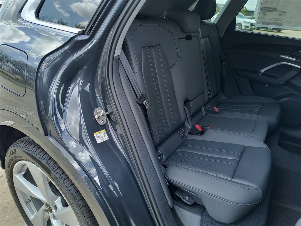 New 2025 Audi Q5 Prestige image 13