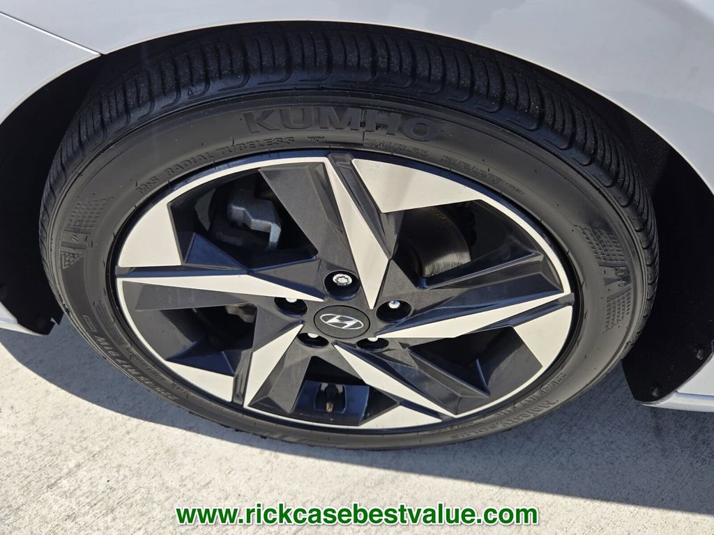 Used 2023 Hyundai Elantra Limited image 10