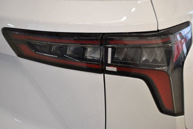 Used 2025 Chevrolet Equinox LT AWD/4WD image 12