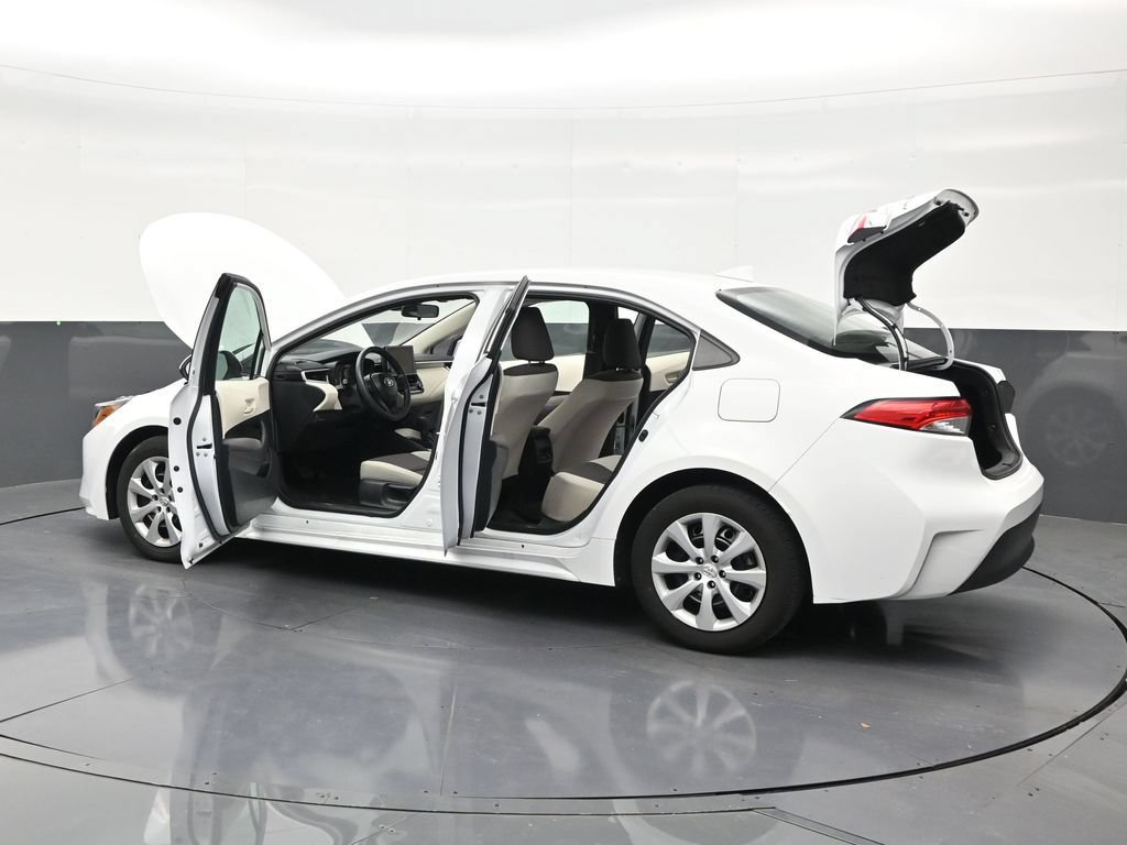 Used 2025 Toyota Corolla LE FWD image 31