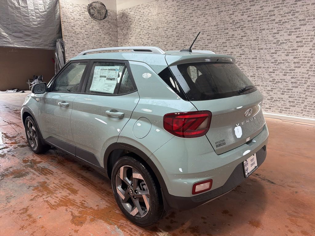 Used 2026 Hyundai Venue SEL FWD image 5