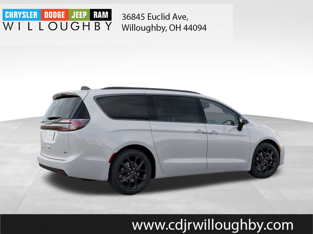New 2026 Chrysler Pacifica Select w/ S Appearance Package AWD/4WD image 4