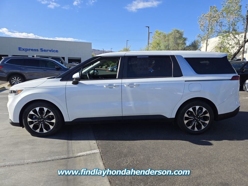 Used 2024 Kia Carnival EX FWD image 3