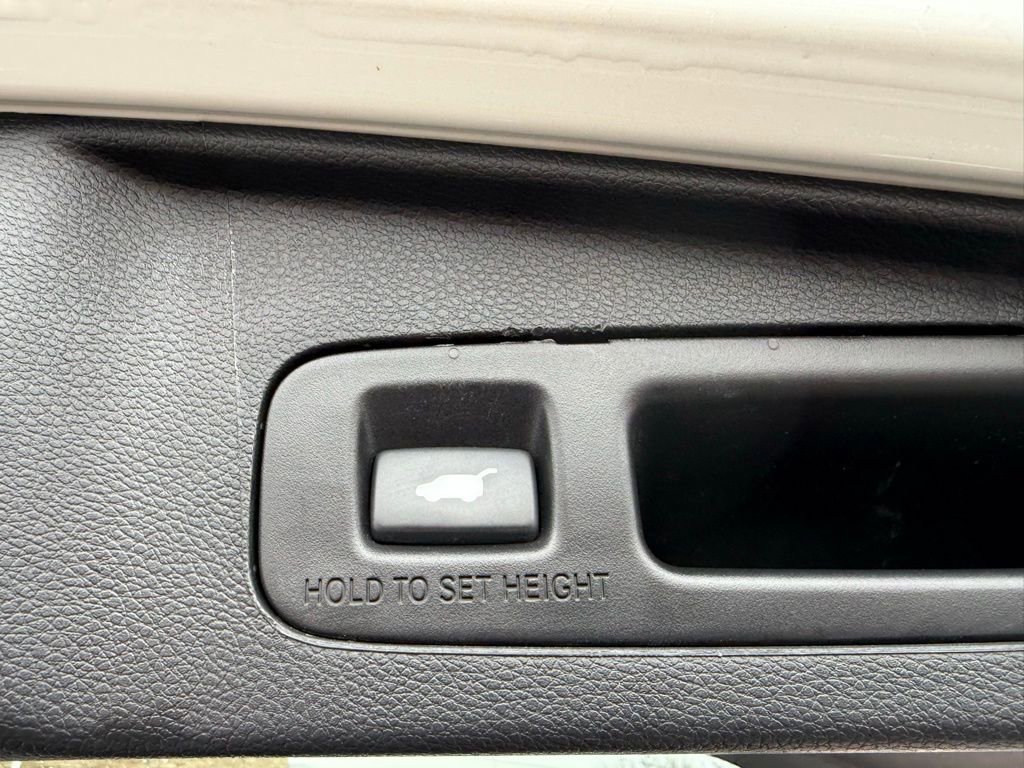 Used 2018 Honda CR-V Touring image 18