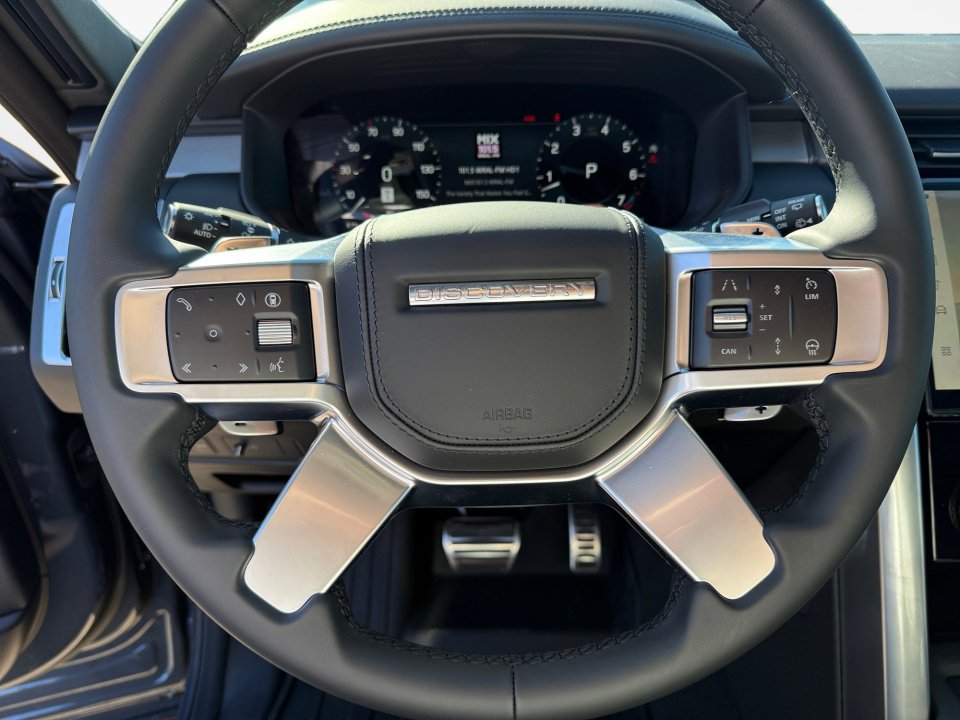 New 2026 Land Rover Discovery Limited Edition AWD/4WD image 12