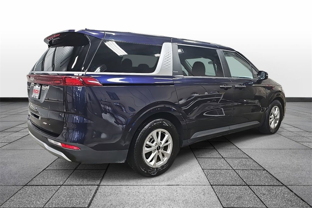 Used 2024 Kia Carnival LX image 5