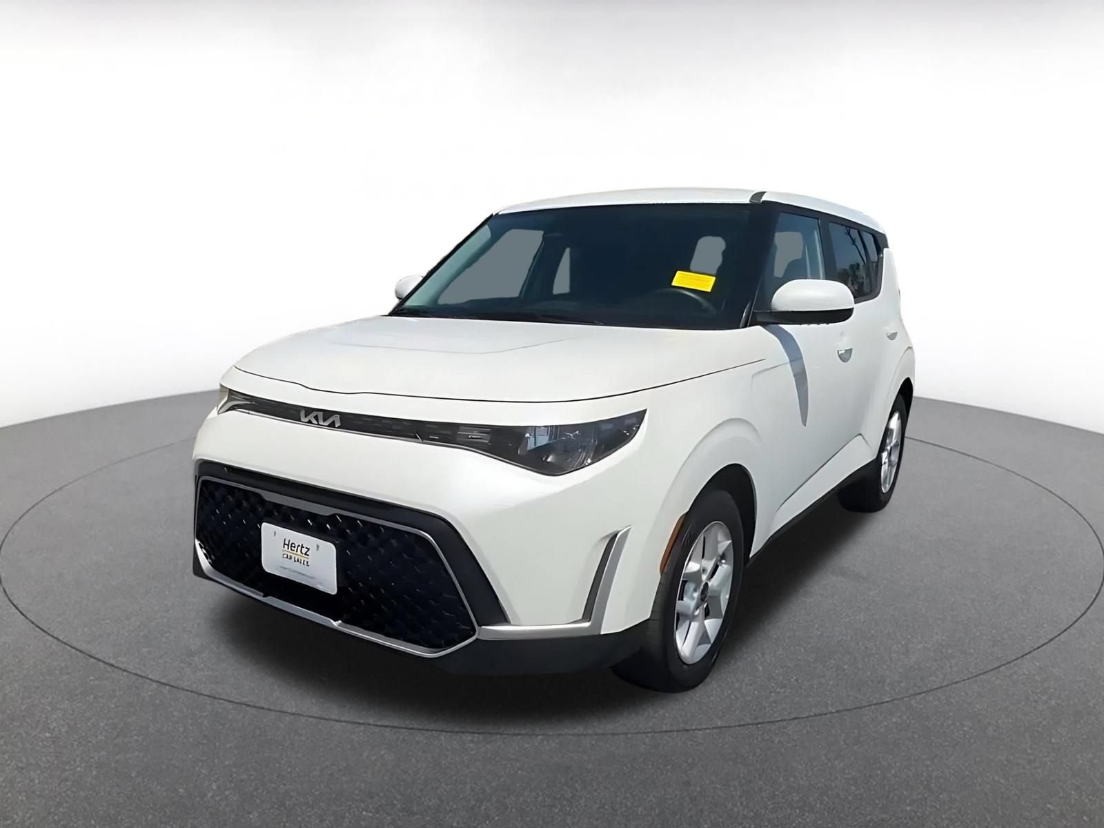 Used 2025 Kia Soul LX w/ LX Technology Package FWD image 4