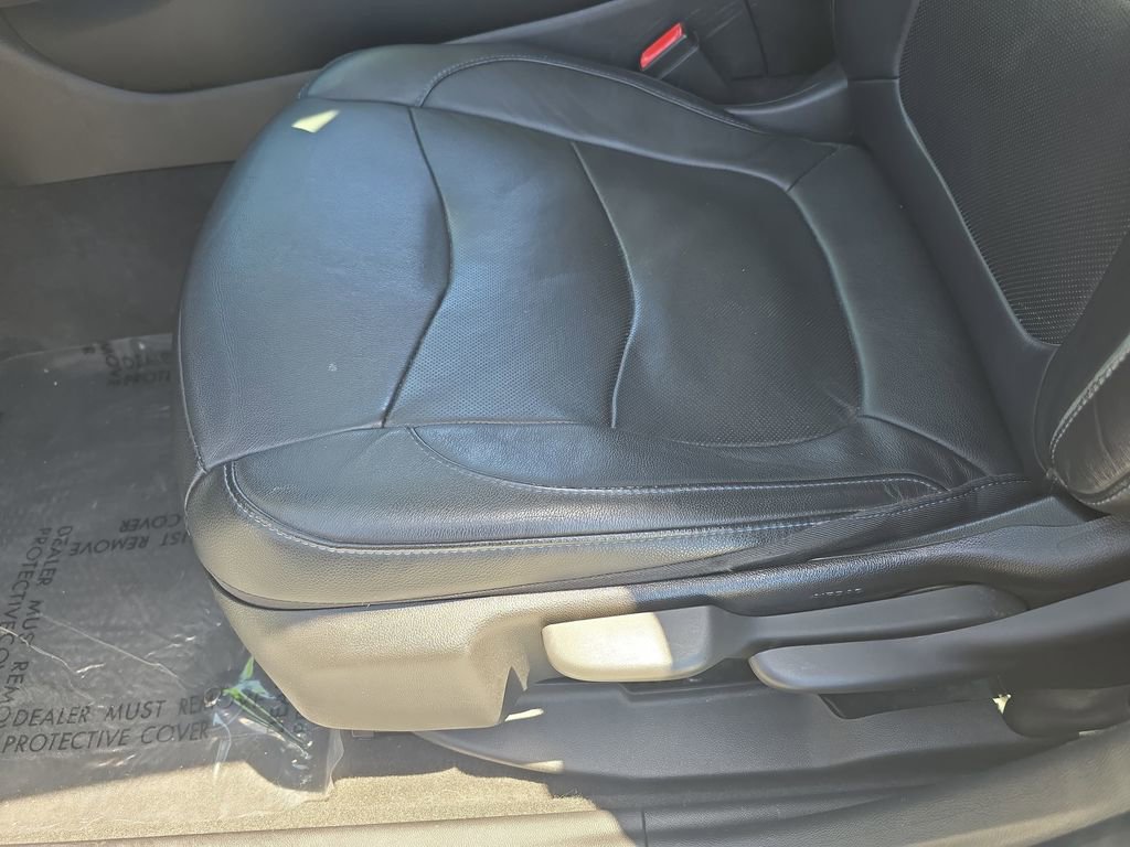 Used 2018 Chevrolet Volt Premier w/ Driver Confidence Package FWD image 31