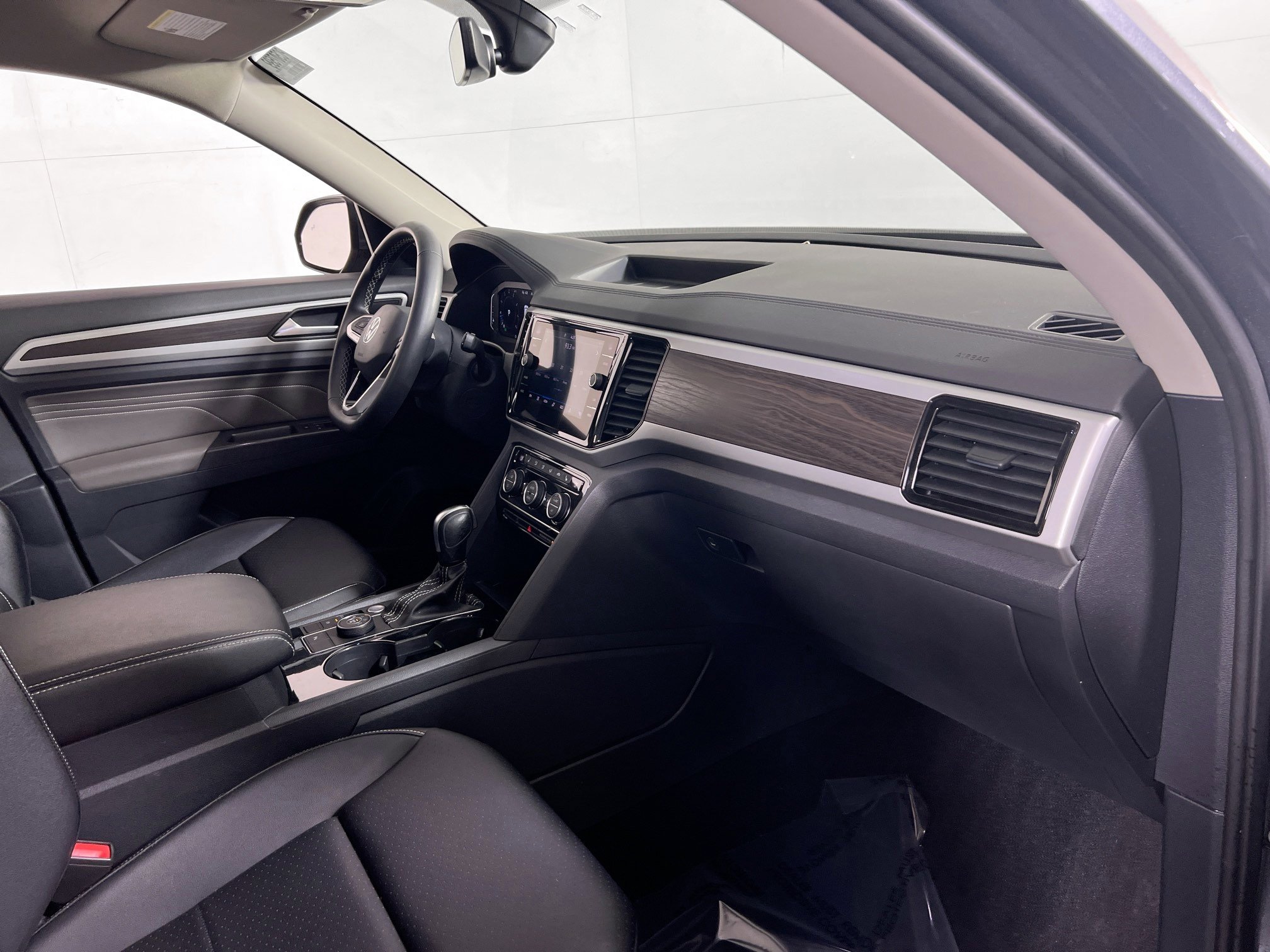 Used 2023 Volkswagen Atlas SE image 28