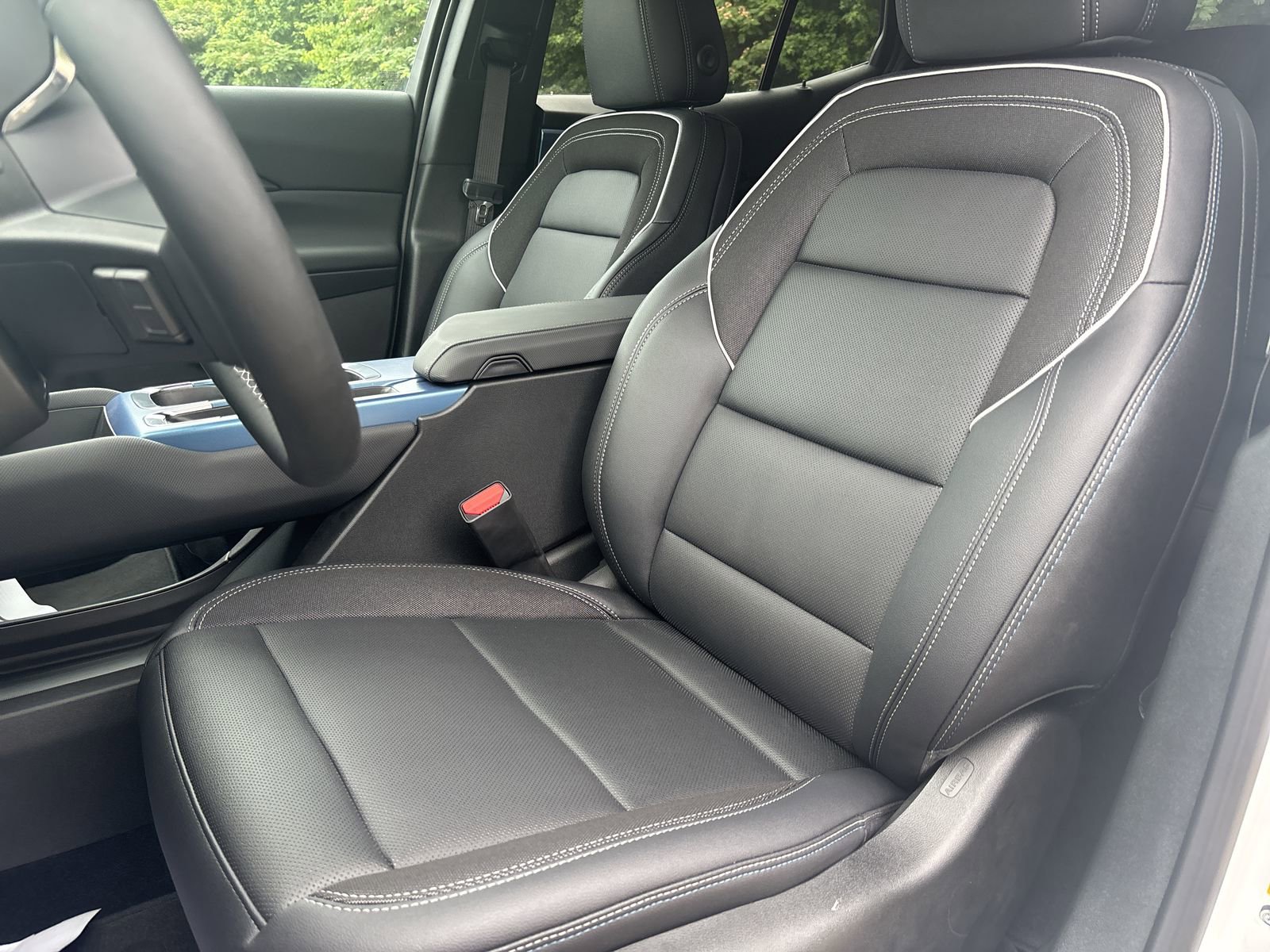 Used 2026 Chevrolet Equinox EV LT AWD/4WD image 14