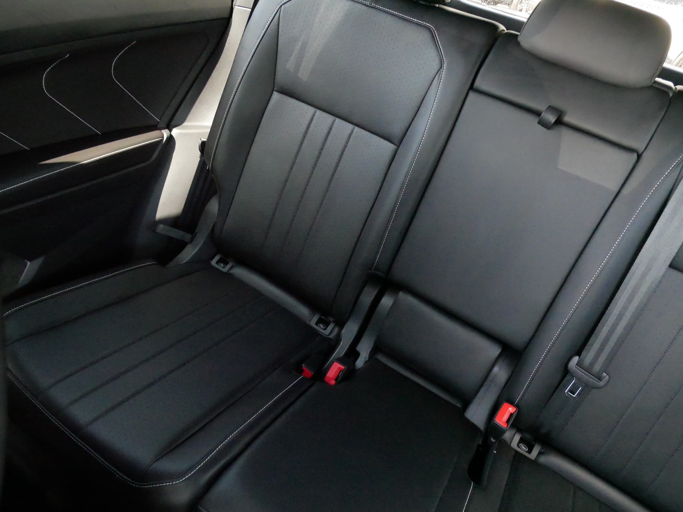 Certified 2023 Volkswagen Tiguan SE R-Line AWD/4WD image 12