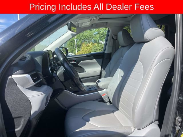 Used 2021 Toyota Highlander XLE AWD/4WD image 22