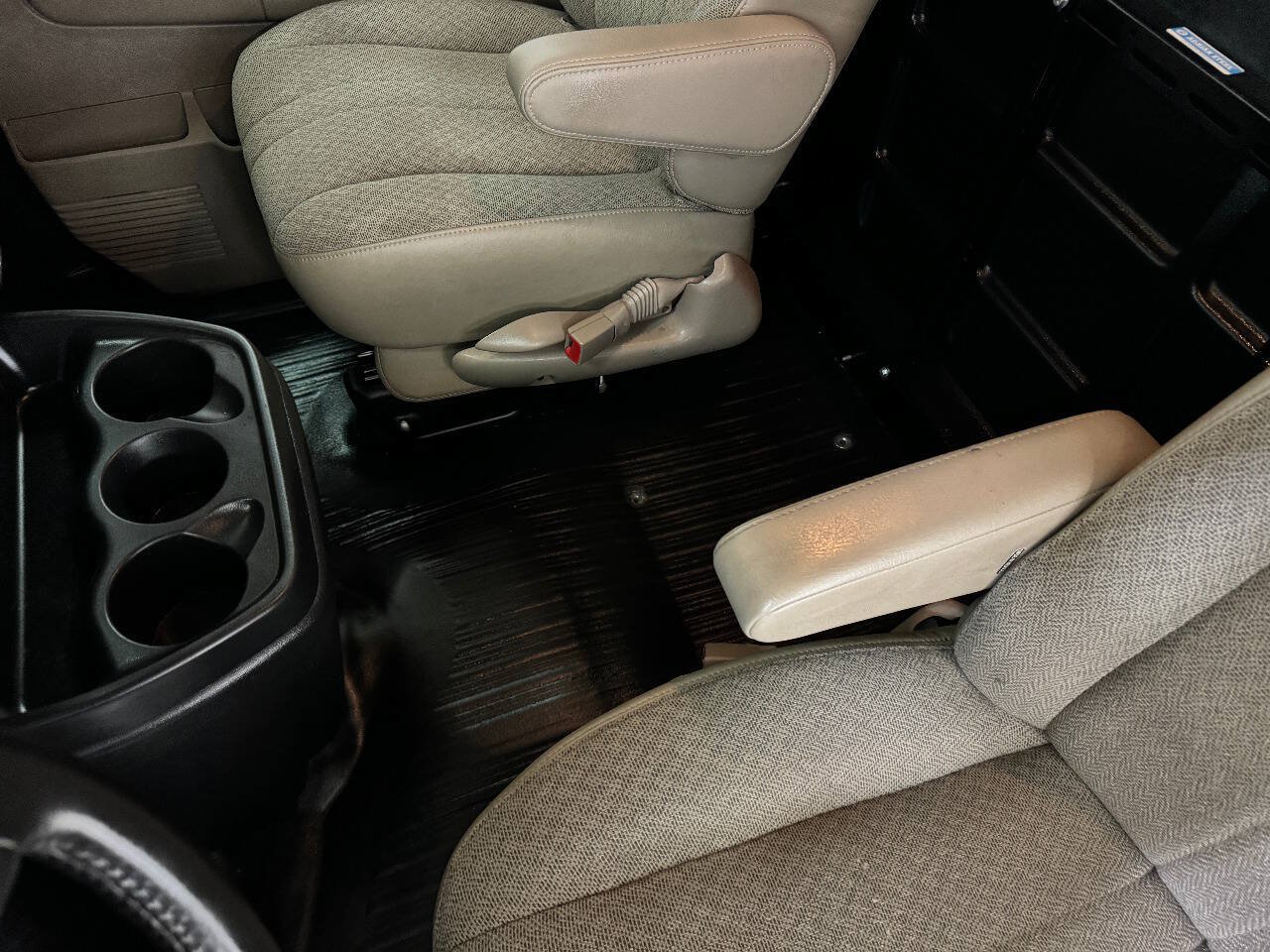 Used 2021 Chevrolet Express 2500 w/ Driver Convenience Package RWD image 46