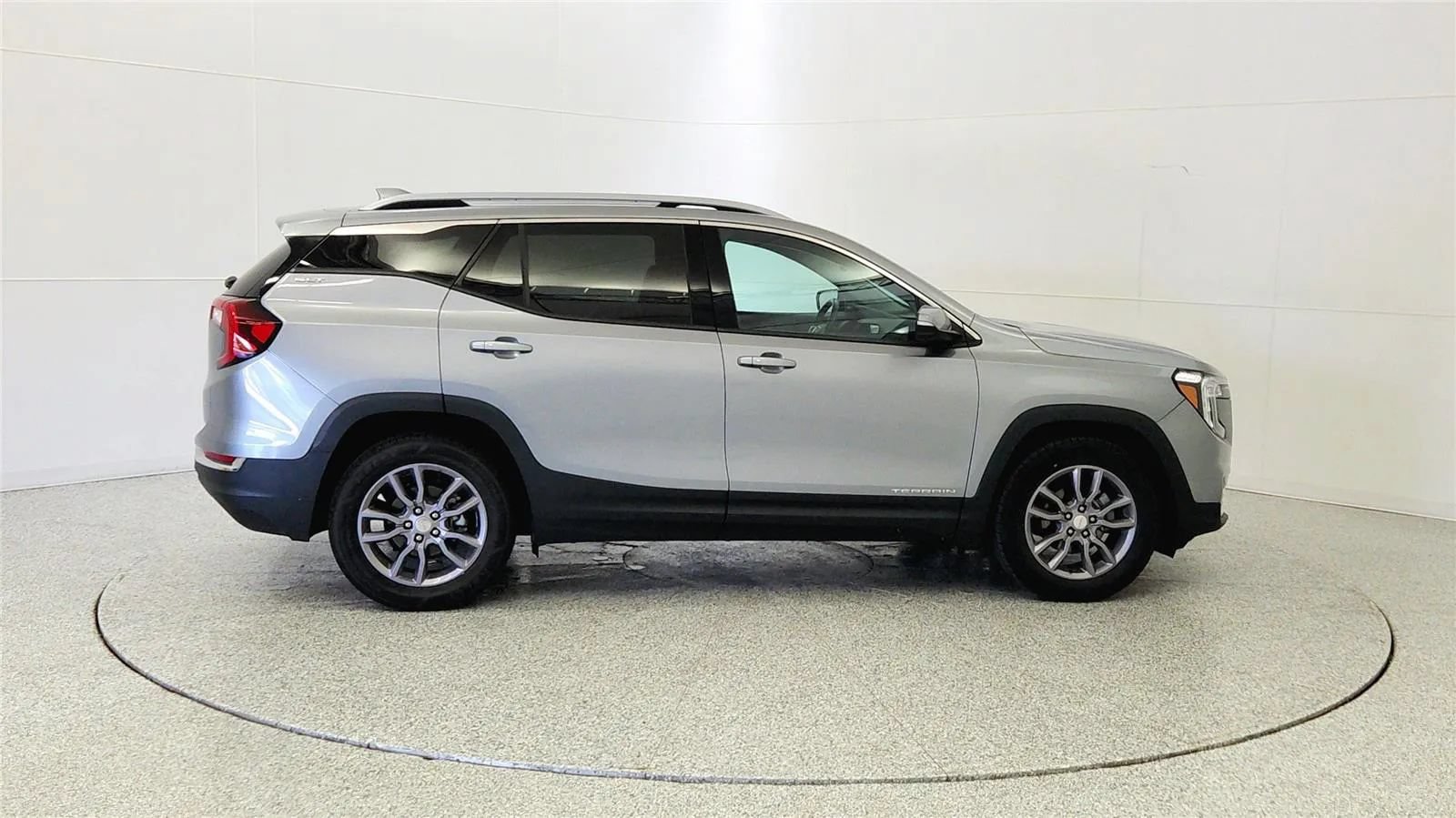 Used 2023 GMC Terrain SLT FWD image 9