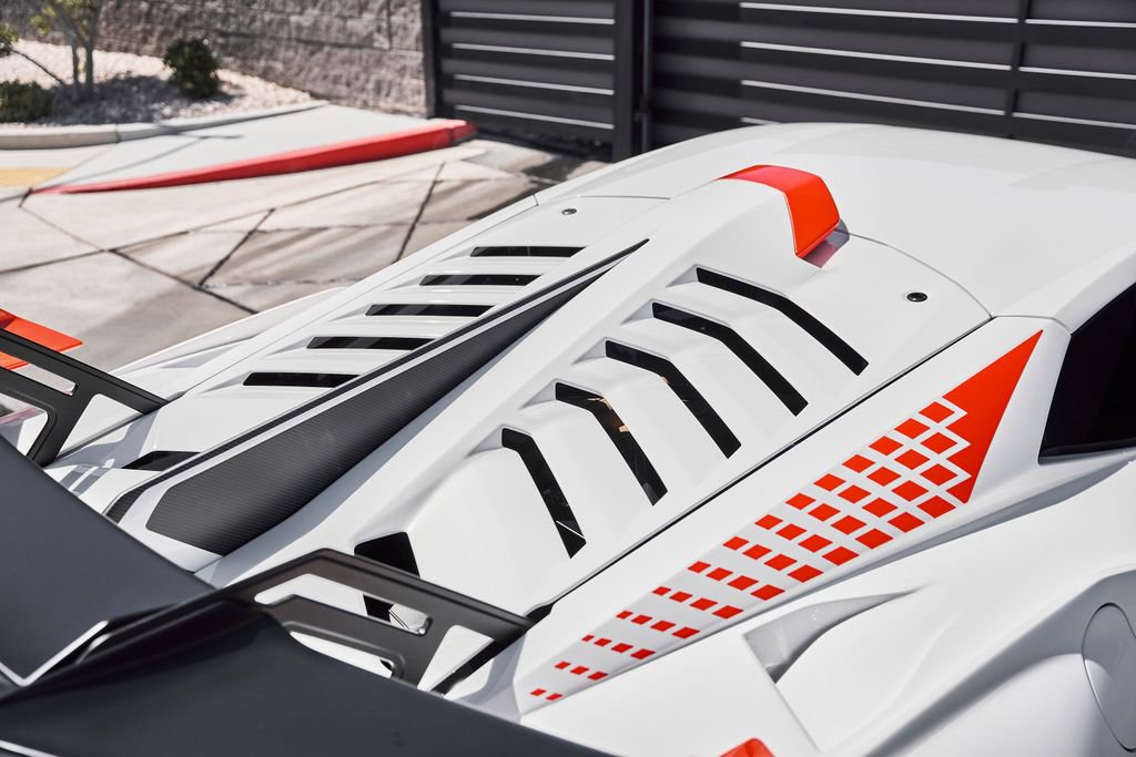Used 2024 Lamborghini Huracan STO RWD image 30