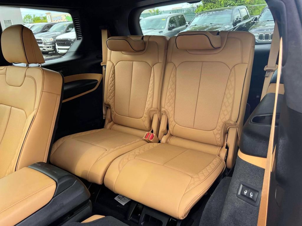 Certified 2025 Jeep Grand Cherokee L Summit AWD/4WD image 17