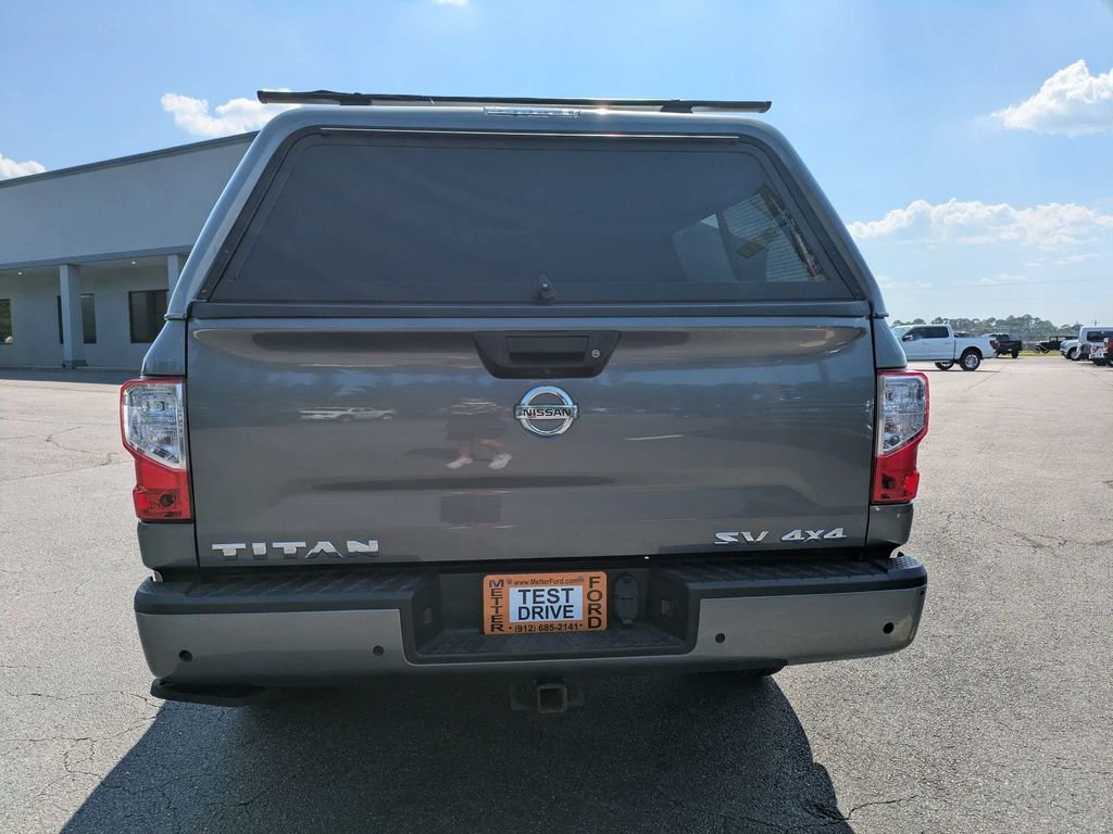 Used 2021 Nissan Titan SV w/ SV Convenience Package AWD/4WD image 5