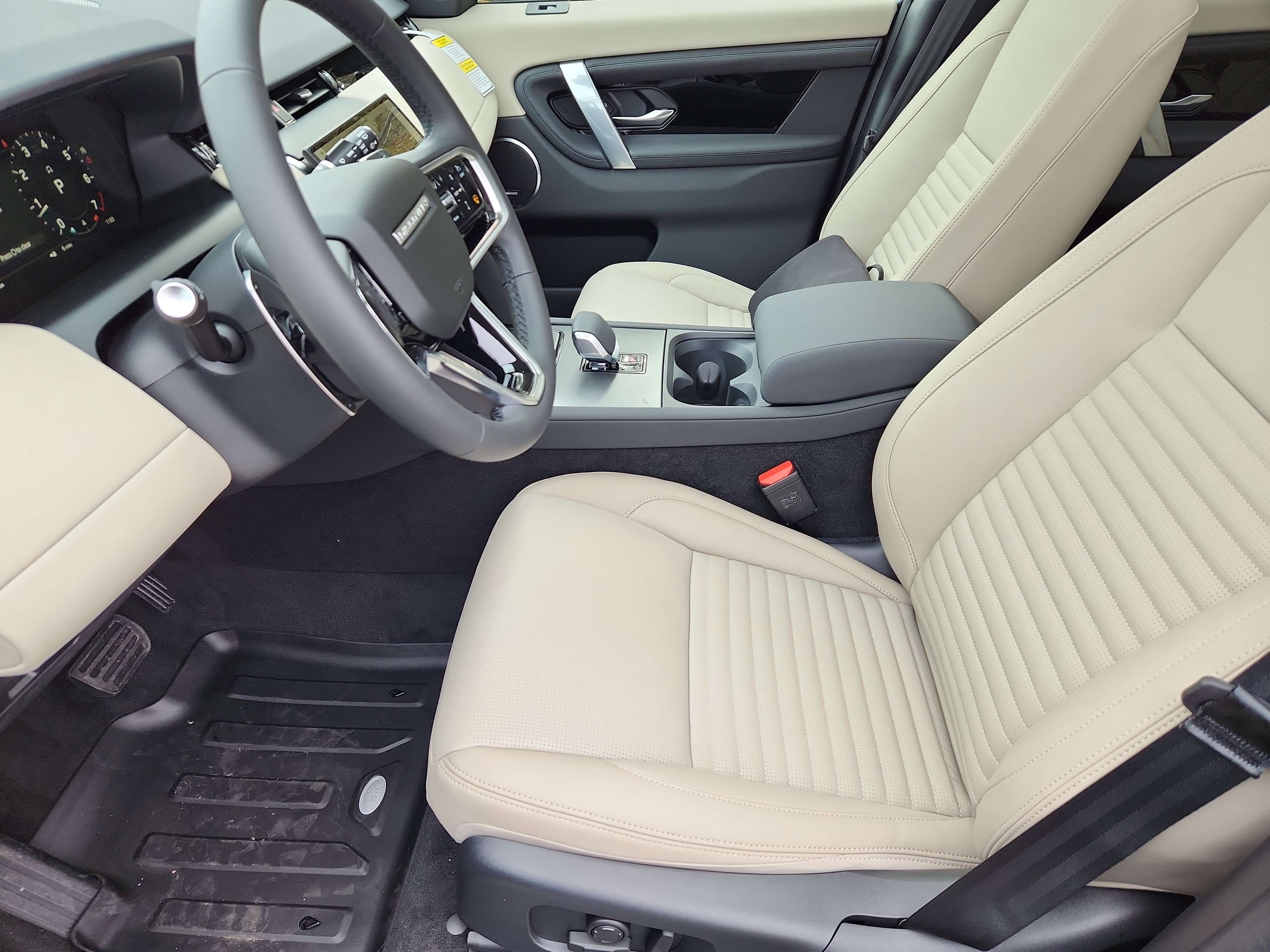 New 2025 Land Rover Discovery Sport S image 23