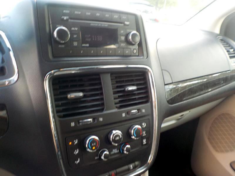 Used 2016 Dodge Grand Caravan SXT image 11