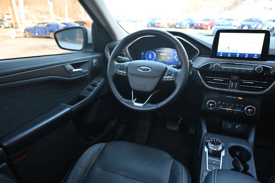 Used 2020 Ford Escape Titanium image 14