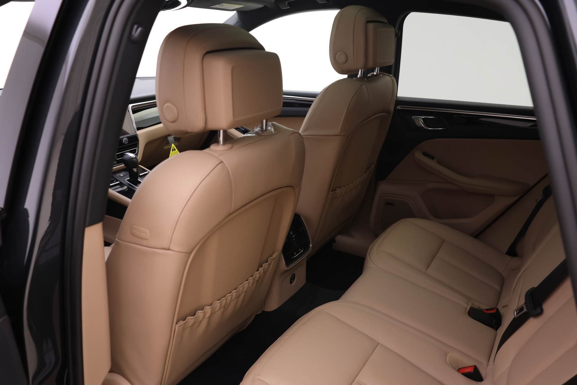 Used 2025 Porsche Macan image 11