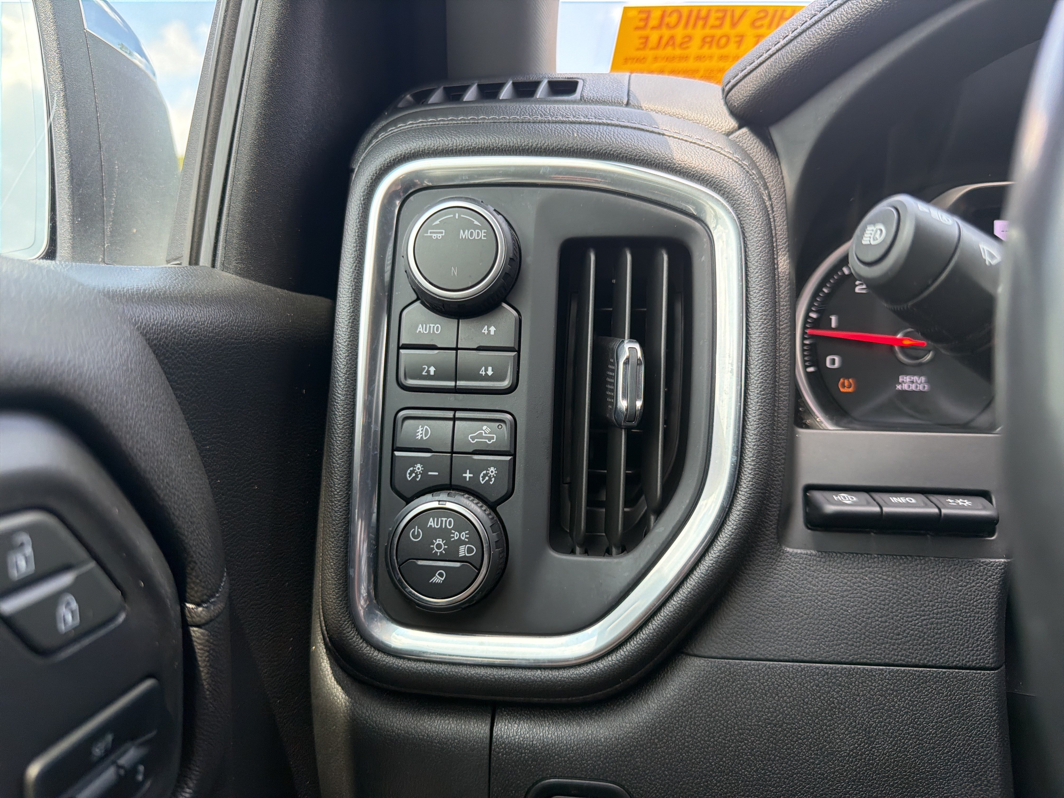 Used 2022 Chevrolet Silverado 1500 LTZ w/ LTZ Premium Package AWD/4WD image 31